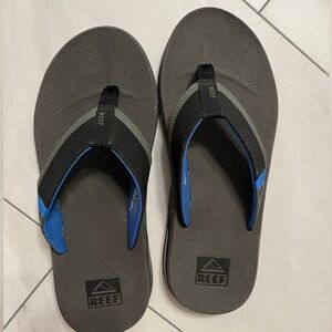 Men’s Size 10 Reef Flip Flips with built in bottle opener